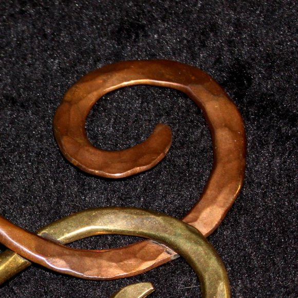 Brass and copper look metal modernist swirl necklace - Picture 2 of 4